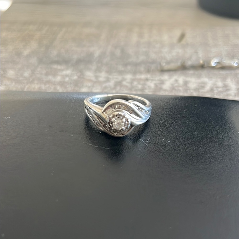 Elegant Silver Women's Ring